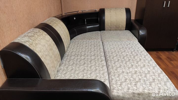 Угловой диван