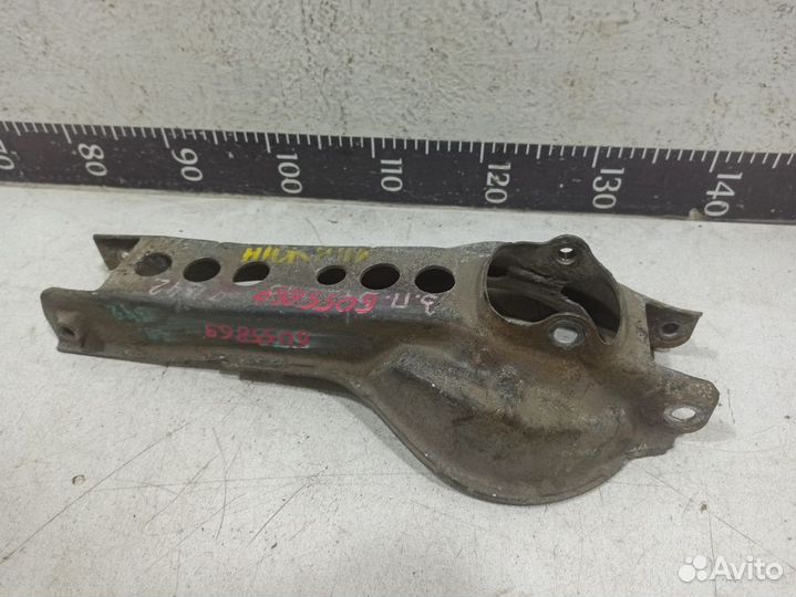 Рычаг задний нижний правый