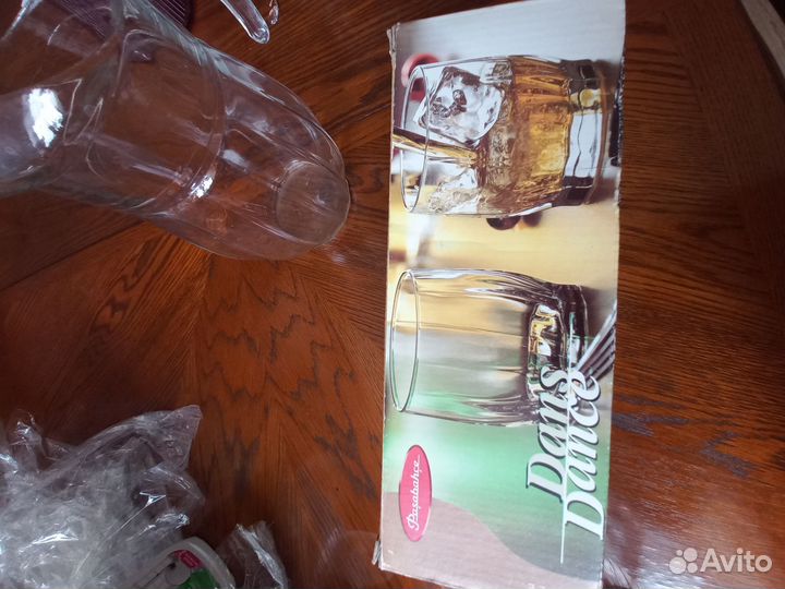 Кувшин и стаканы