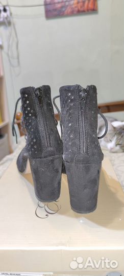 Босоножки женские