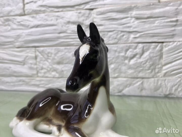 Фарфоровая статуэтка «жеребенок» лфз СССР