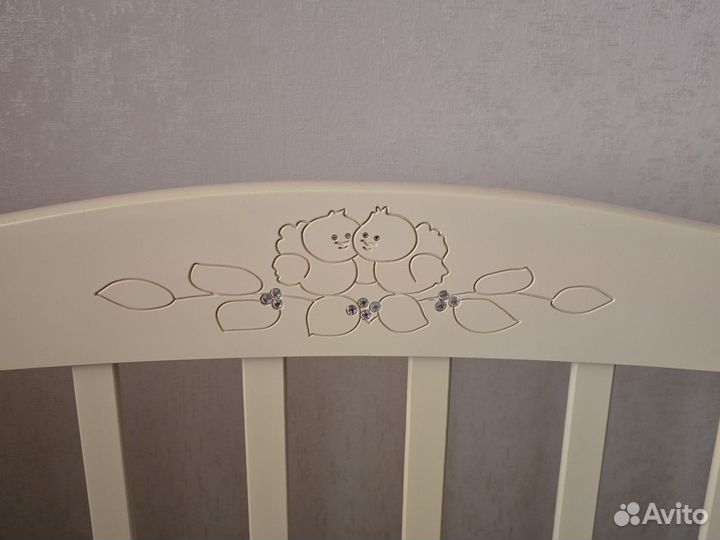 Детская кроватка с маятником и ящиком