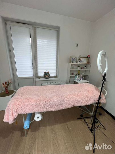 Рабочее место мастера маникюра и лешмейкера