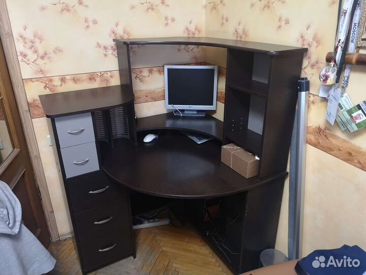 Компьютерный стол угловой