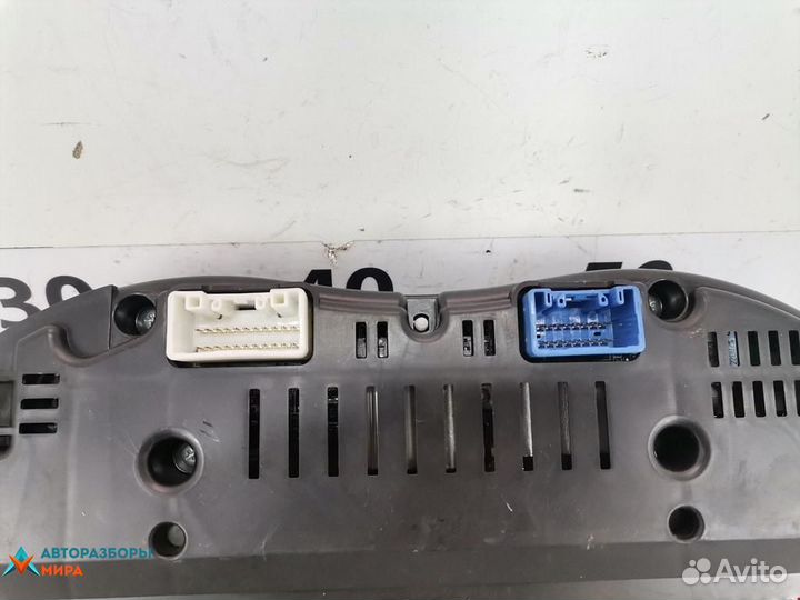 Щиток приборов (приборная панель) Toyota Avensis