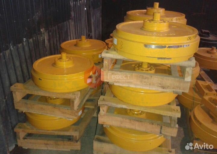 Колесо направляющее Hitachi ZX250LC-5B