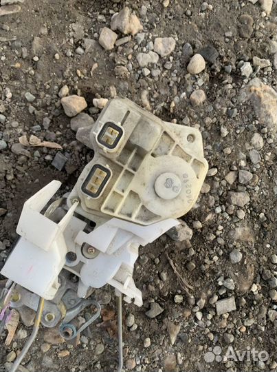 Замок двери передней правой Honda Fit Aria