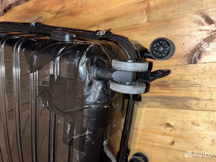 Чемодан ifly с дефектом