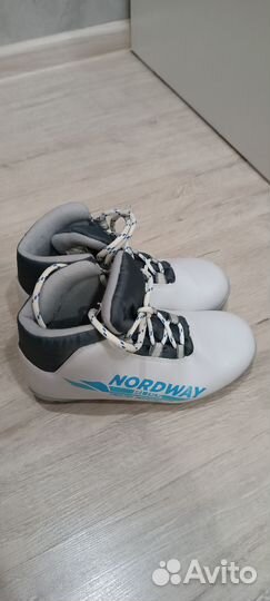 Лыжные ботинки