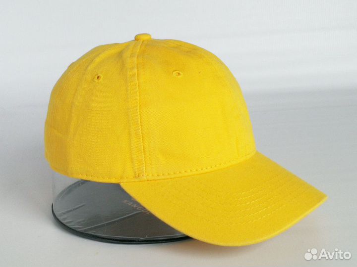 Классическая бейсболка желтого цвета