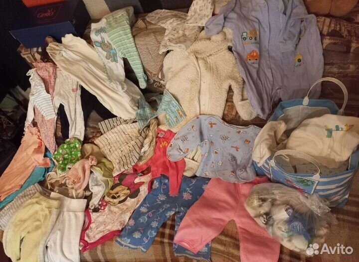 Очень много вещей для новорожденного