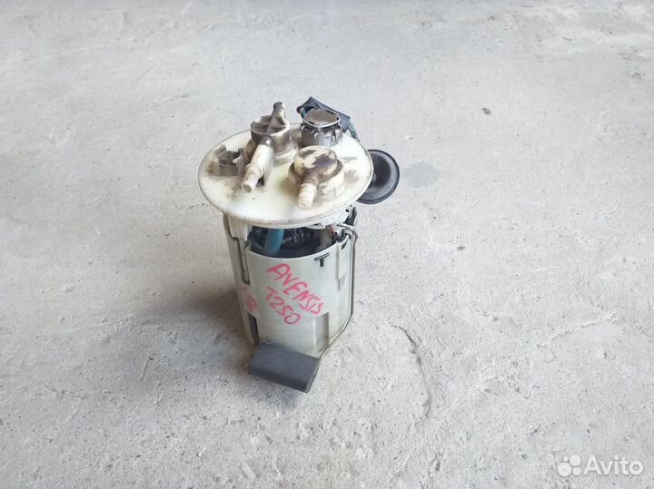 Насос топливный Toyota Avensis T250 1.8