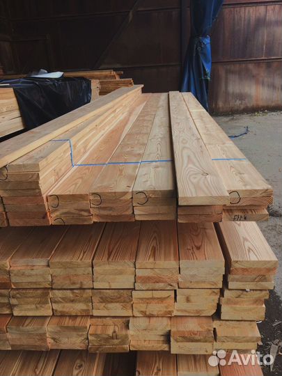 Доски лиственницы 40x170 мм, обработаны для защиты