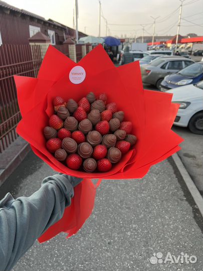 Клубника в шоколаде букеты