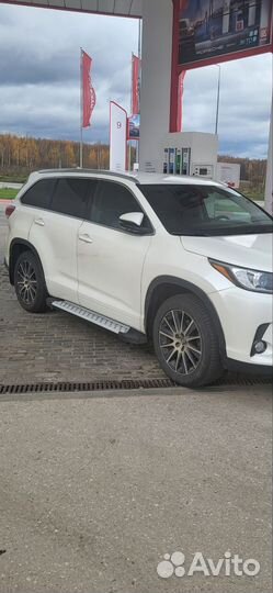 Пороги на Тойота Хайлендер