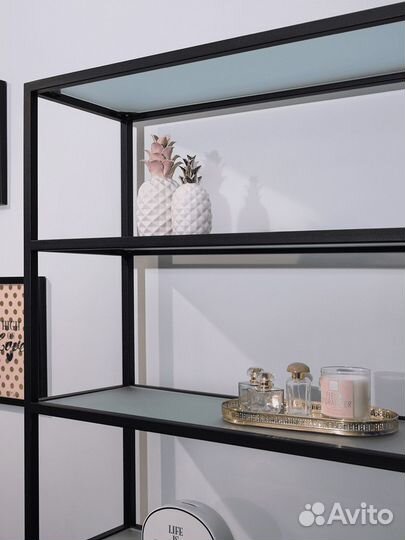 Стеллаж из металла и стекла для интерьера