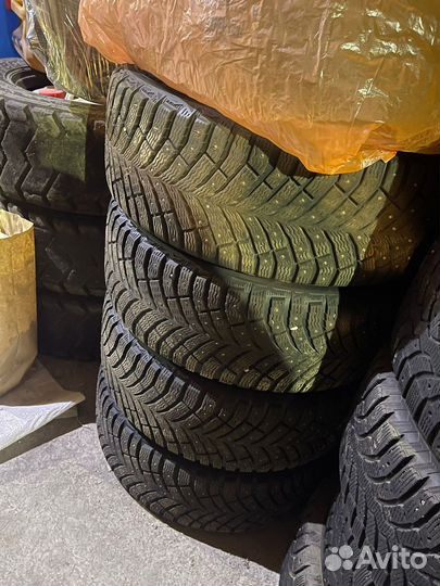 Michelin X-Ice North 4 215/55 R16