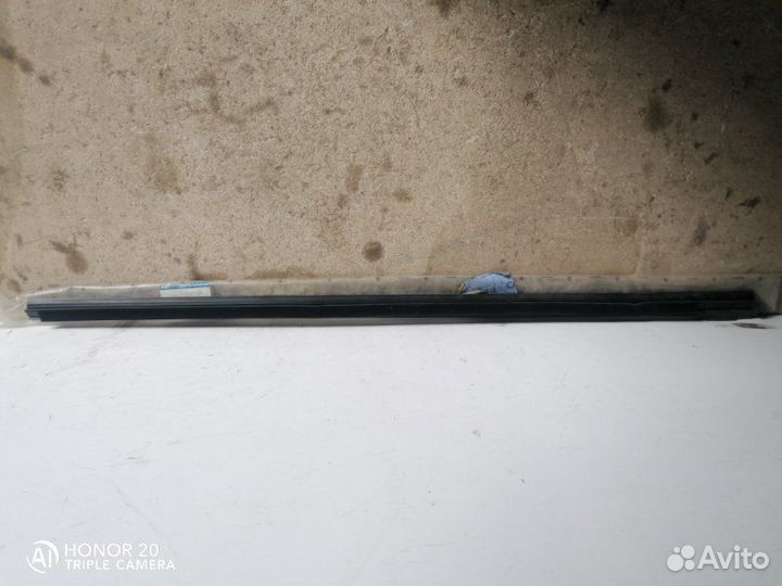 Молдинг стекла передний левый Ford C-Max 2003-2010