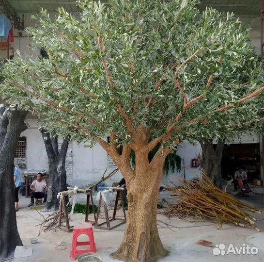 Искусственное дерево большое