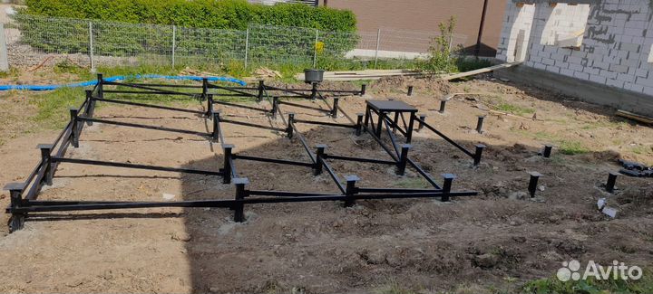 Винтовые сваи с монтажом. Свайный фундамент