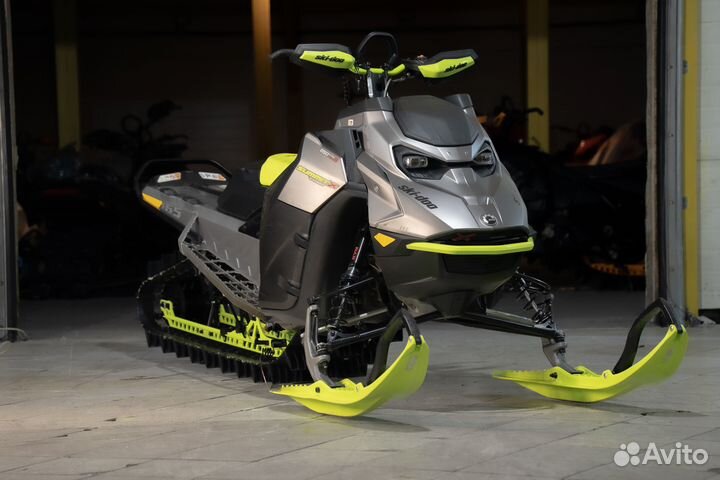 BRP Summit X Expert 165 850 E-tec Turbo-R