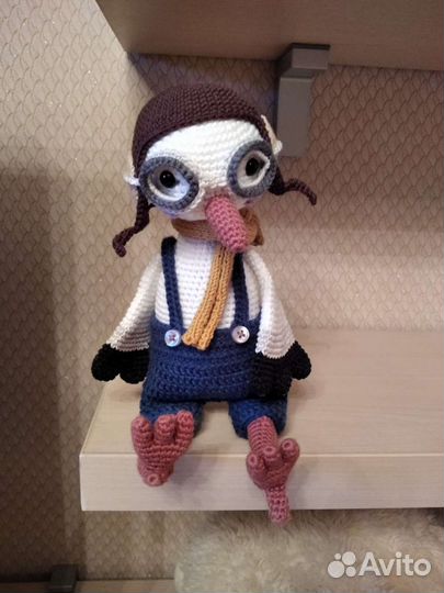 Вязаная игрушка-амигуруми аист-летчик