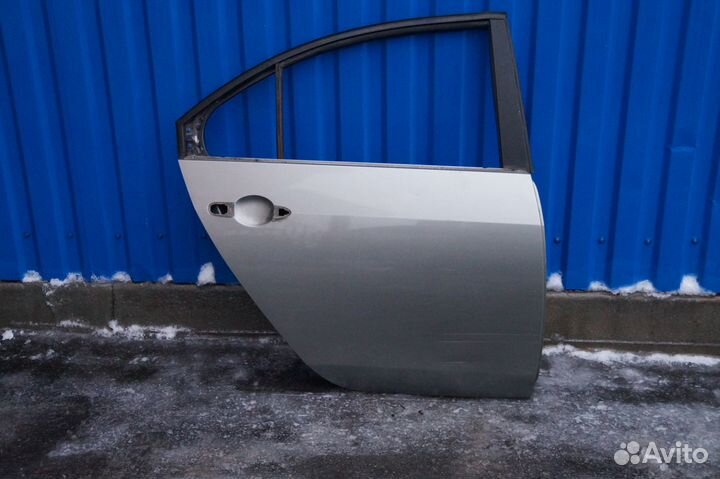 Nissan 82100-BA030 Дверь задняя правая