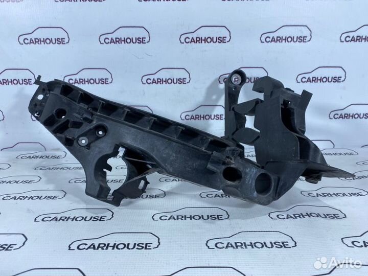 Кронштейн фары правый Audi A5