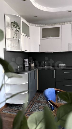 2-к. квартира, 61 м², 4/18 эт.