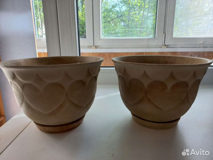 Глиняный горшок для цветов