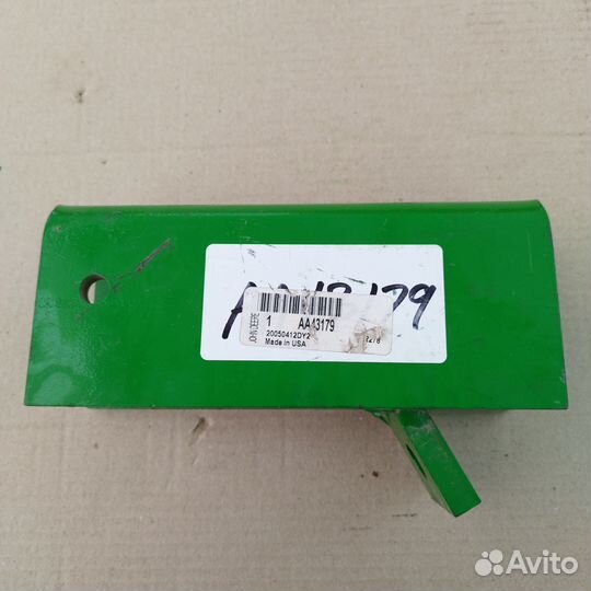 John Deere AA43179 кронштейн