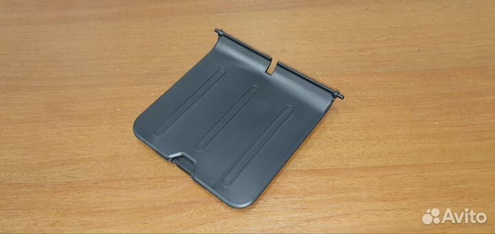 Выходной лоток принтера HP P1005