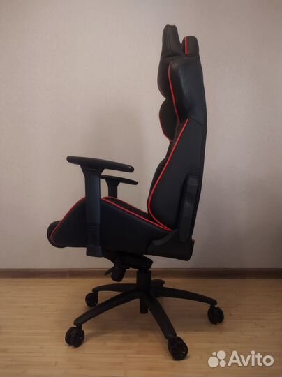 Компьютерное кресло Thunder X3