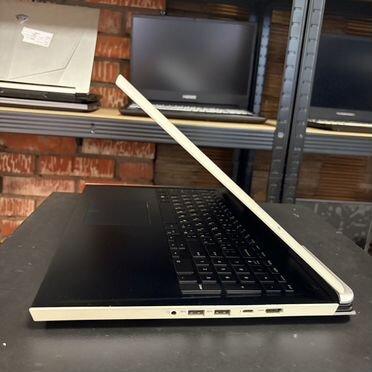 Игровой ноутбук Dell G7