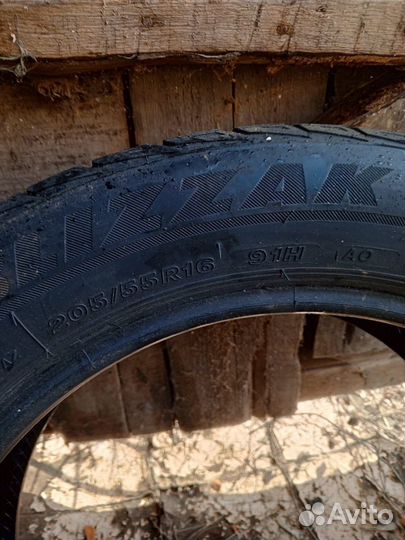 Bridgestone Blizzak LM-001 205/55 R16