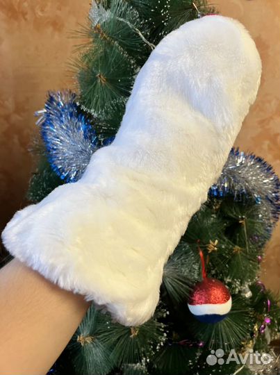 Рукавицы из искусственного меха белые