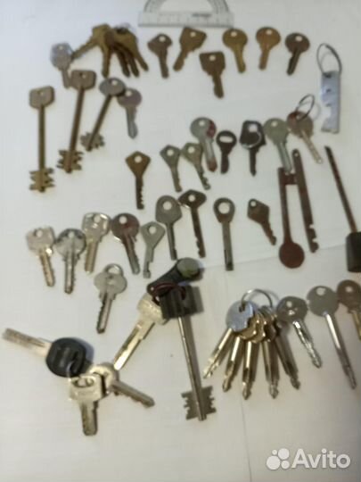 Ключи от замков разные