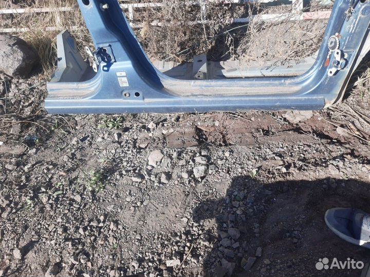 Порог правый стойка центральная Logan Логан 1