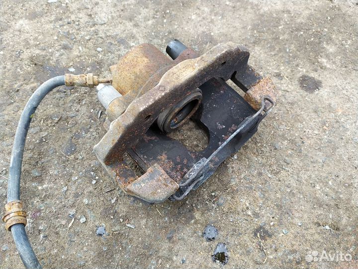 Суппорт тормозной передний Форд Фиеста / Фьюжен