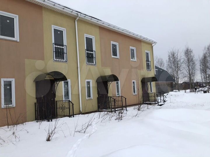 Таунхаус 240 м² на участке 12 сот.