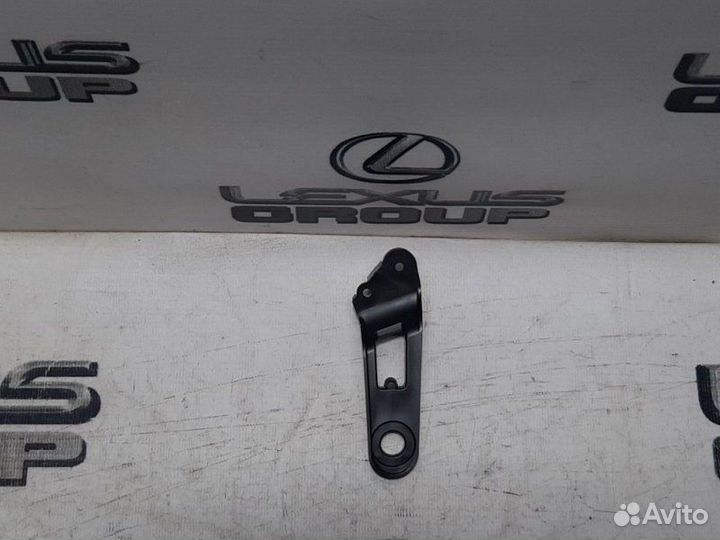 Кронштейн фары лев. перед. Lexus RX400h
