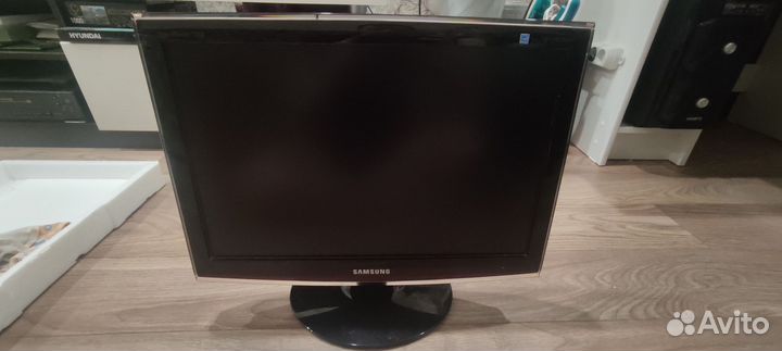 Монитор Samsung SyncMaster T200