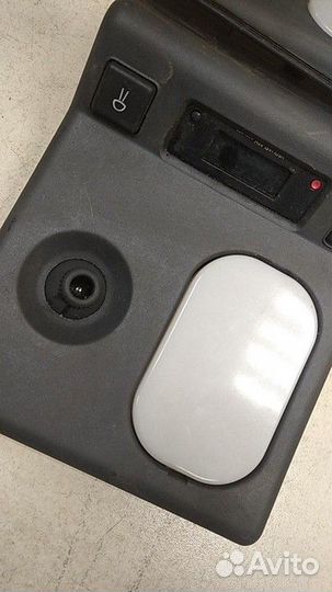 Плафон внутреннего освещения с часами и зеркалом