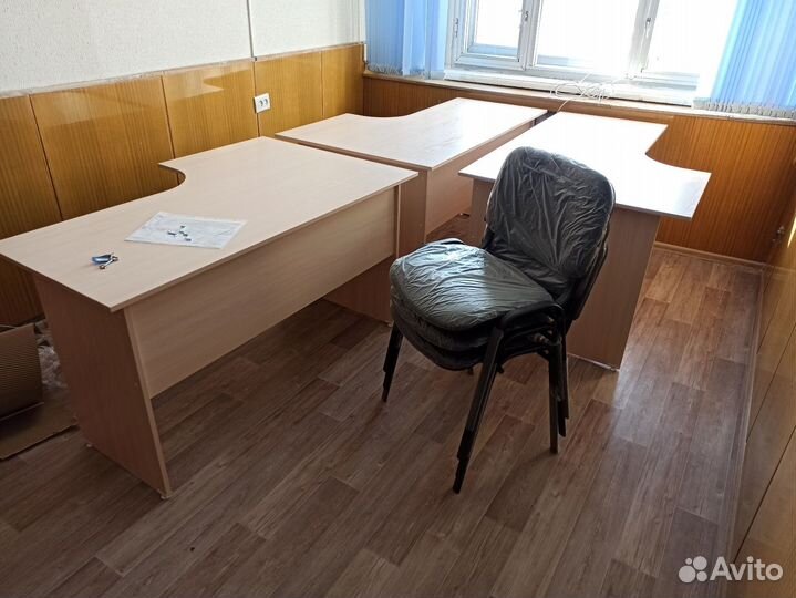 Угловой стол