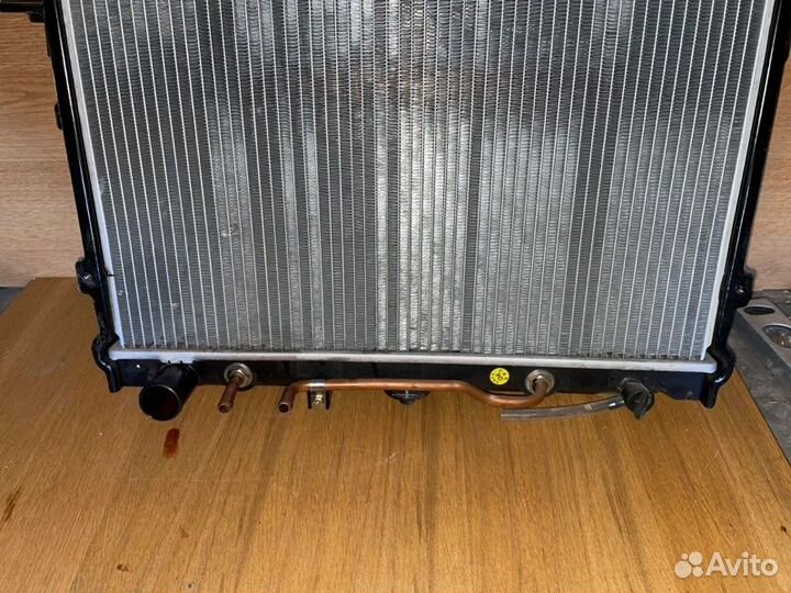 Радиатор охлаждения двигателя Kia Sportage 1