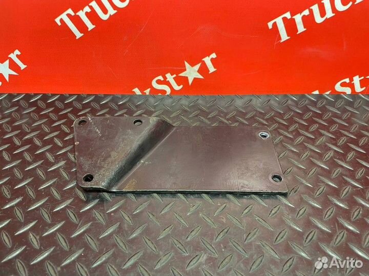 Кронштейн фильтра грубой очистки топлива