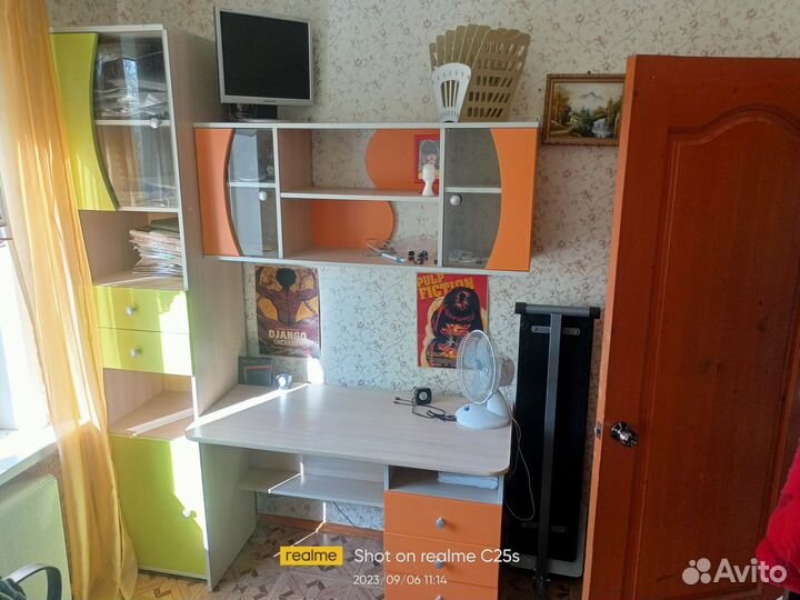 Стенка для школьника и компьютерный стол