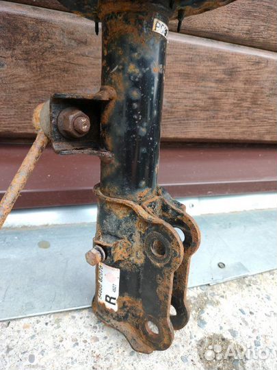 Стойка подвески передняя правая Kia Soul хэтчбек