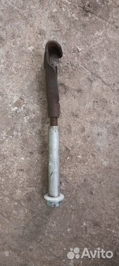 Кронштейн крепления запаски на Тойота Хайс