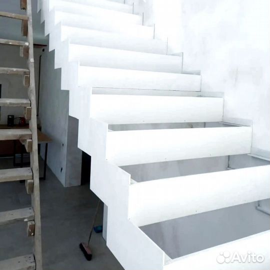 Лестница забежная под ключ